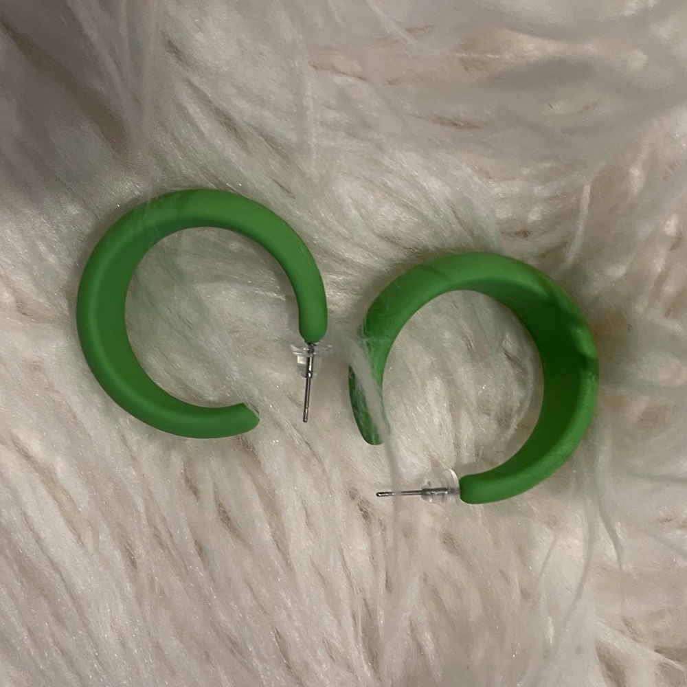 Green Earrings - Picture 4 of 8
